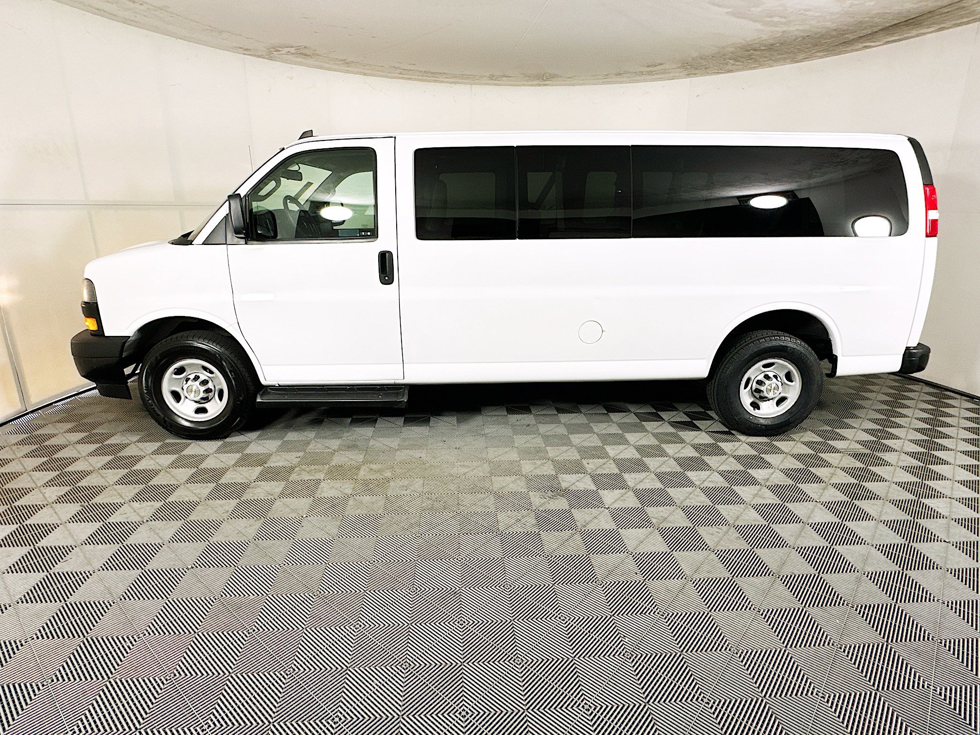 Used 2023 Chevrolet Express 3500 LS RWD image 6