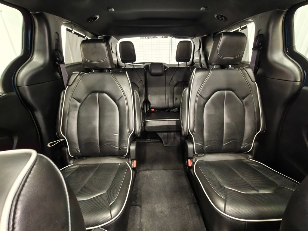 Used 2025 Chrysler Pacifica Limited image 26