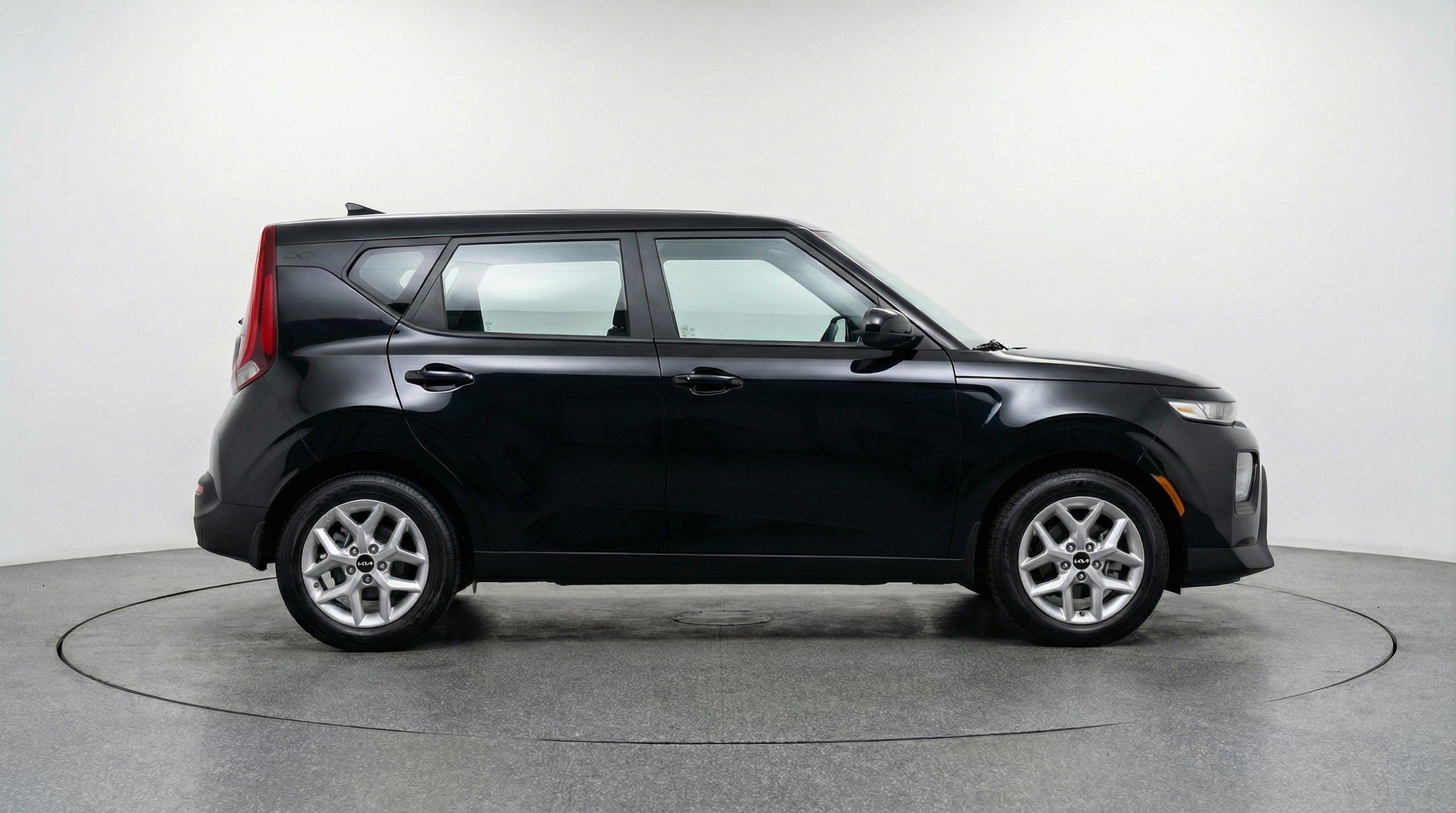 Used 2025 Kia Soul LX w/ LX Technology Package FWD image 11