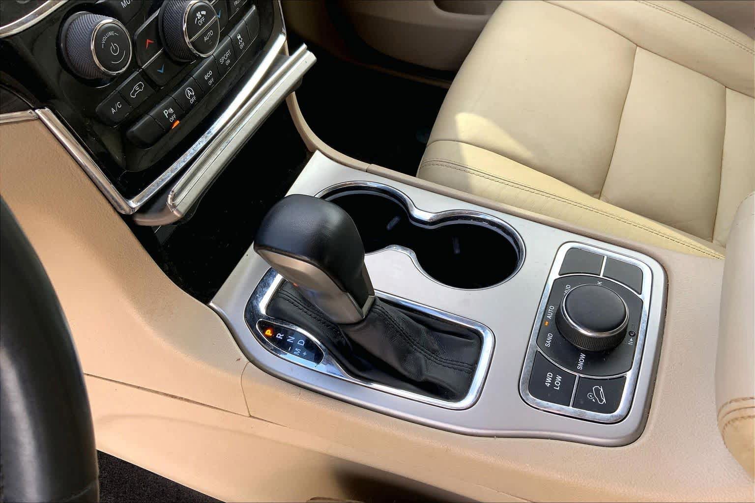Used 2019 Jeep Grand Cherokee Limited w/ Trailer Tow Group IV AWD/4WD image 17