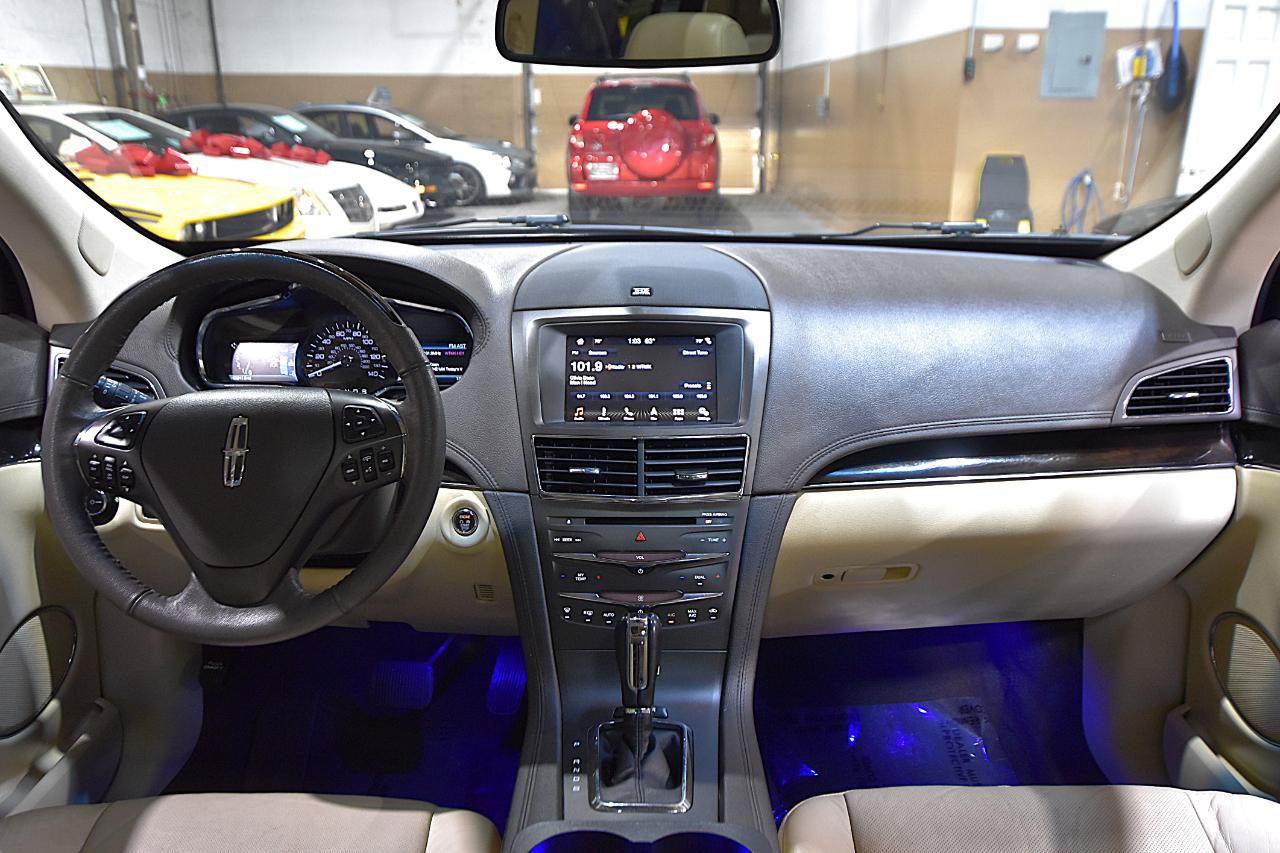 Used 2019 Lincoln MKT AWD image 31