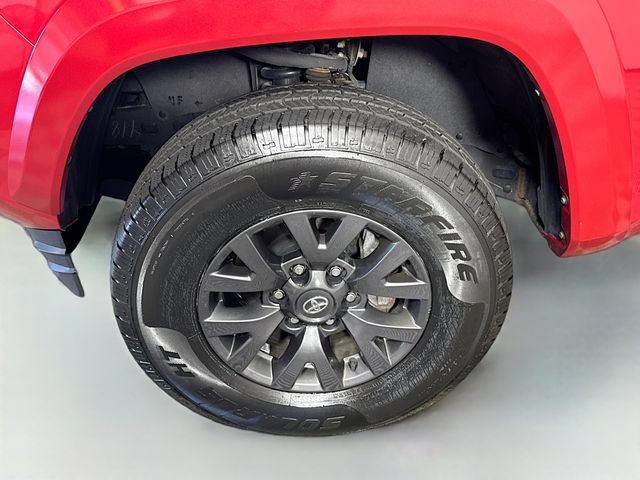 Certified 2023 Toyota Tacoma SR5 AWD/4WD image 4