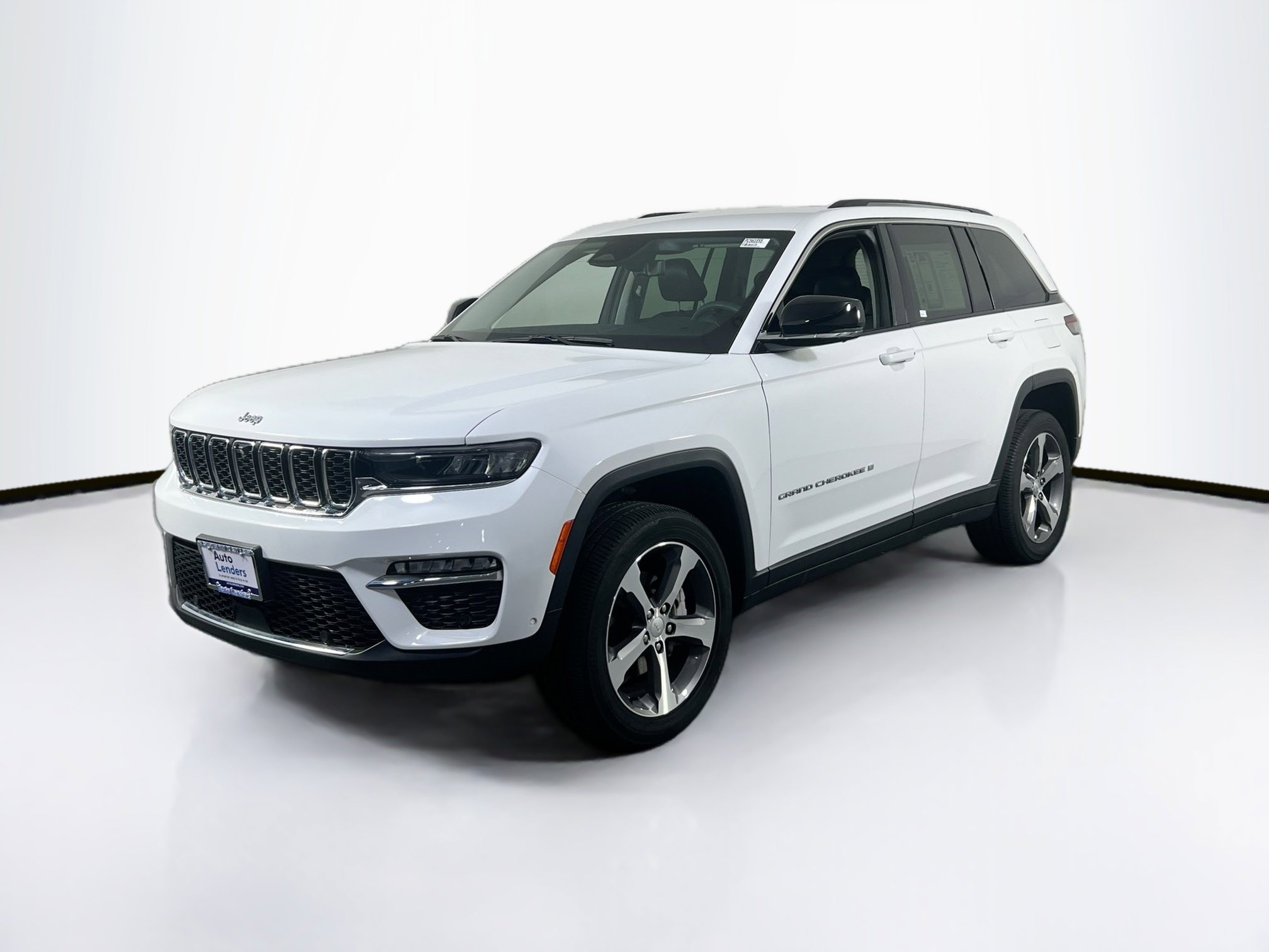 Used 2023 Jeep Grand Cherokee Limited w/ Luxury Tech Group II AWD/4WD image 1
