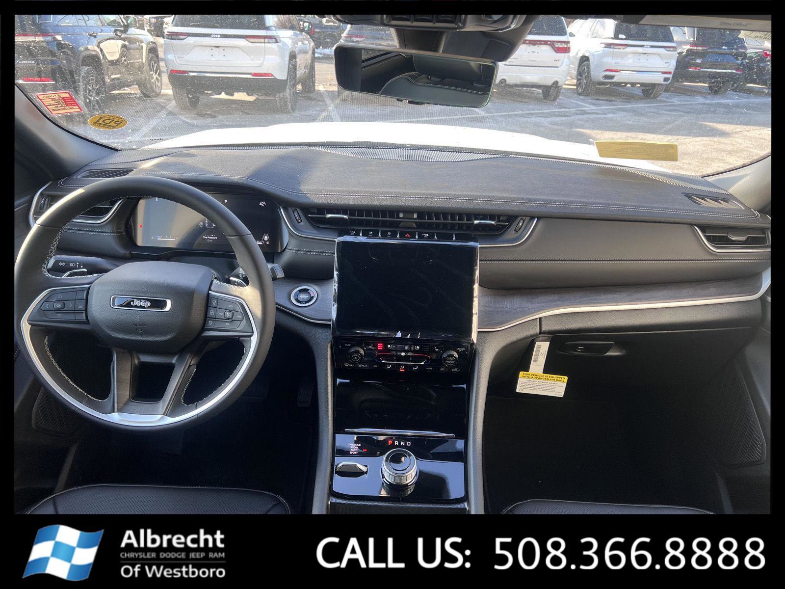 New 2025 Jeep Grand Cherokee Limited w/ Luxury Tech Group II image 18