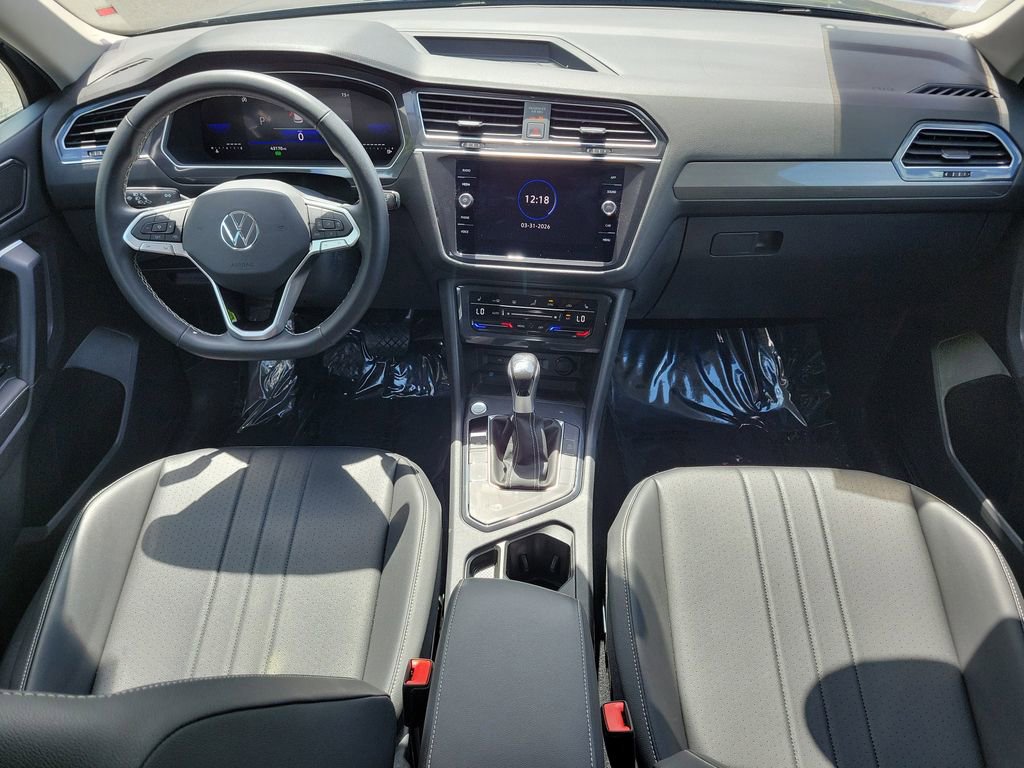 Used 2023 Volkswagen Tiguan SE image 12