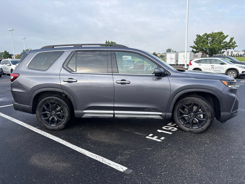 Used 2025 Honda Pilot Touring image 14