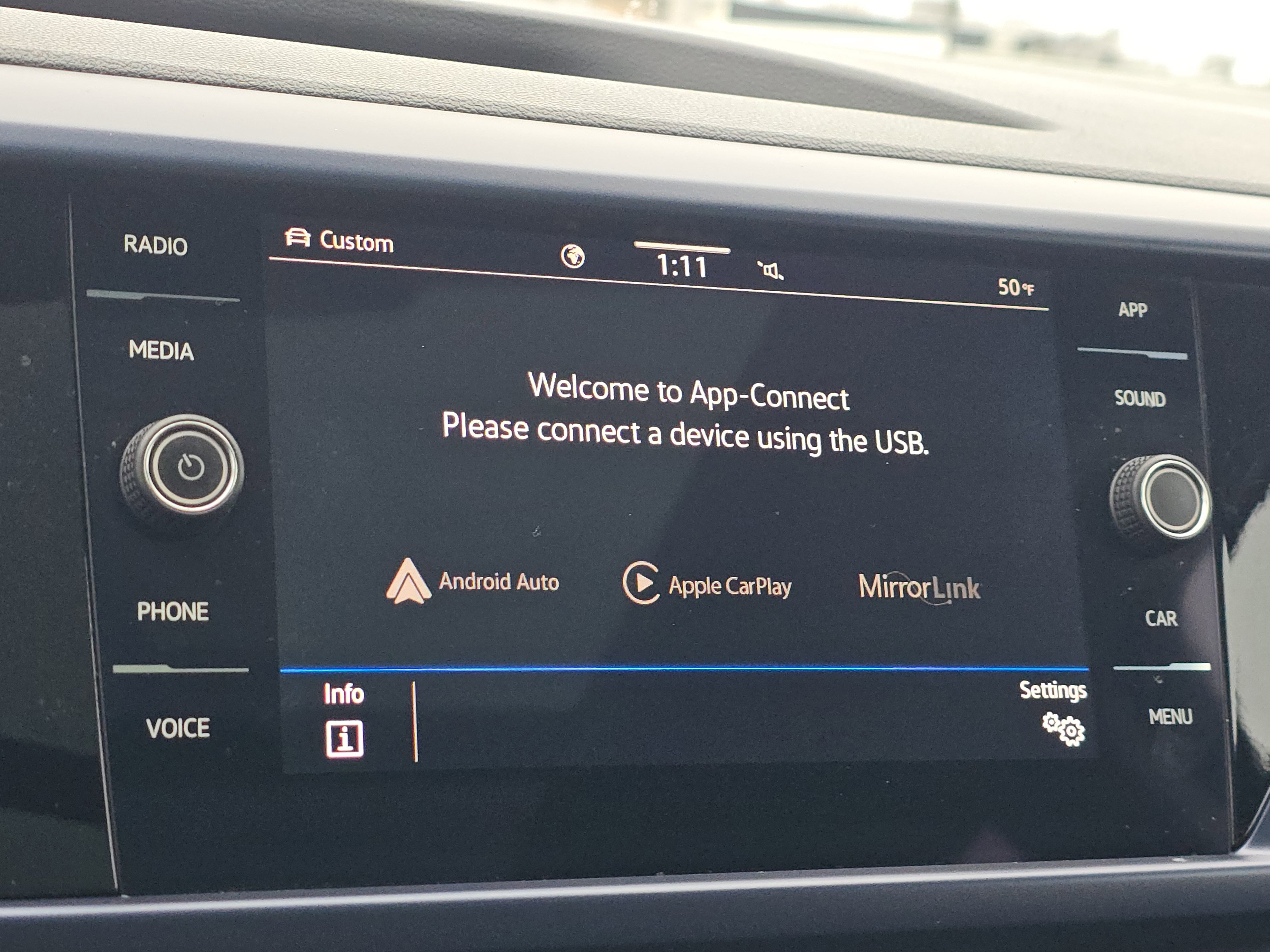 Certified 2023 Volkswagen Taos SE w/ Panoramic Sunroof Package image 10