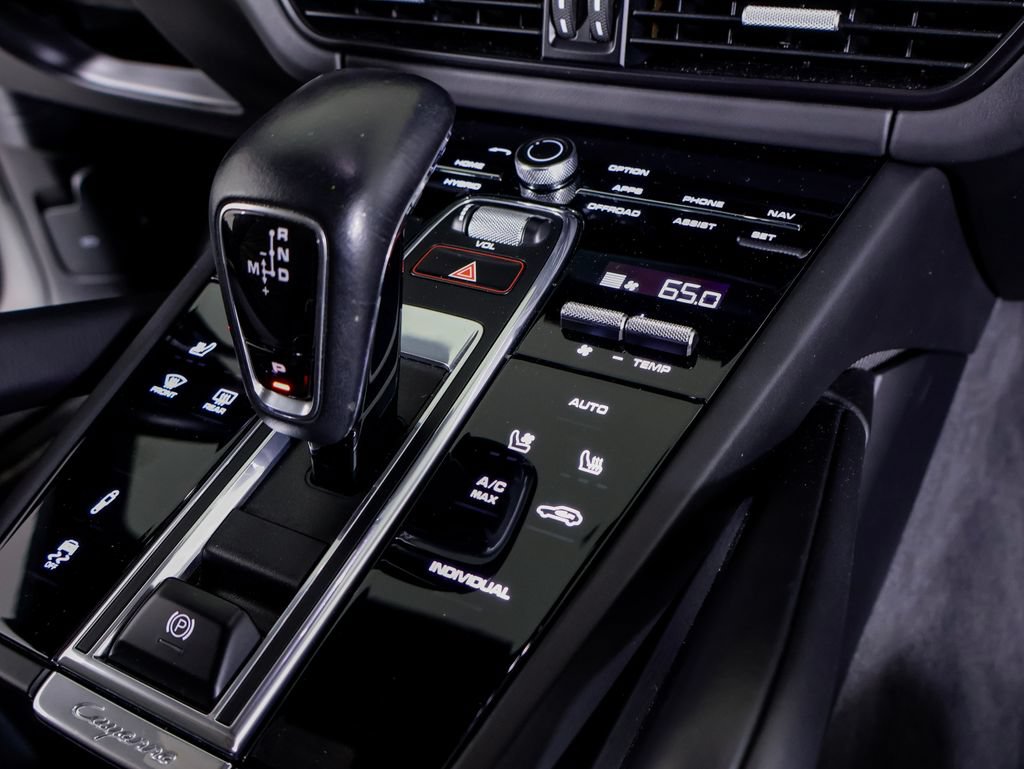 Certified 2020 Porsche Cayenne Turbo S AWD/4WD image 17