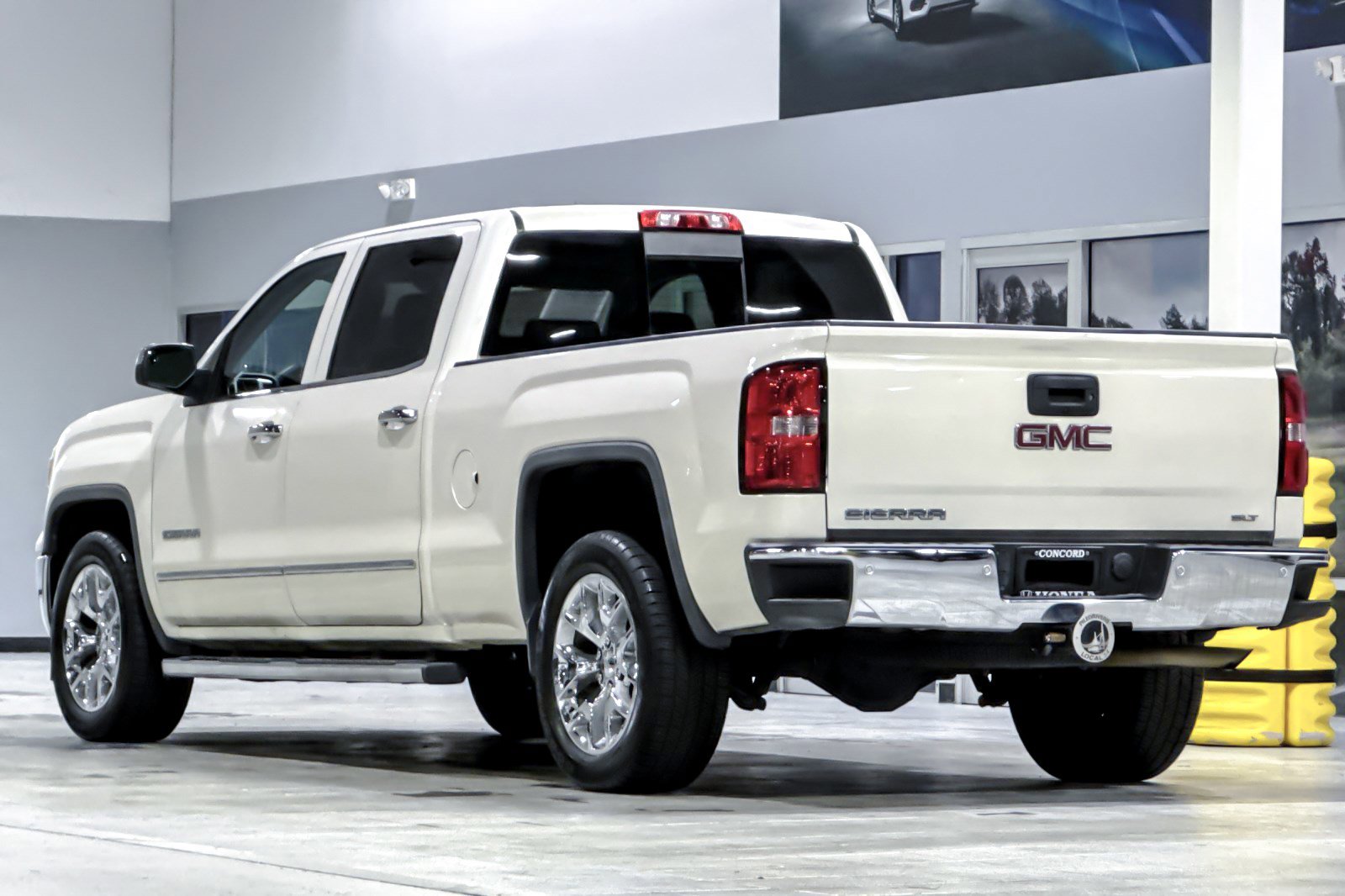 Used 2014 GMC Sierra 1500 SLT w/ SLT Crew Cab Value Package RWD image 3