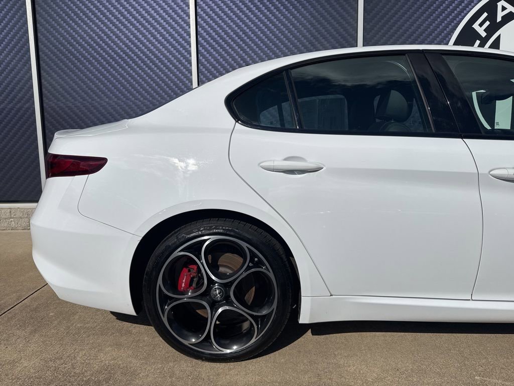 Used 2023 Alfa Romeo Giulia Veloce image 5