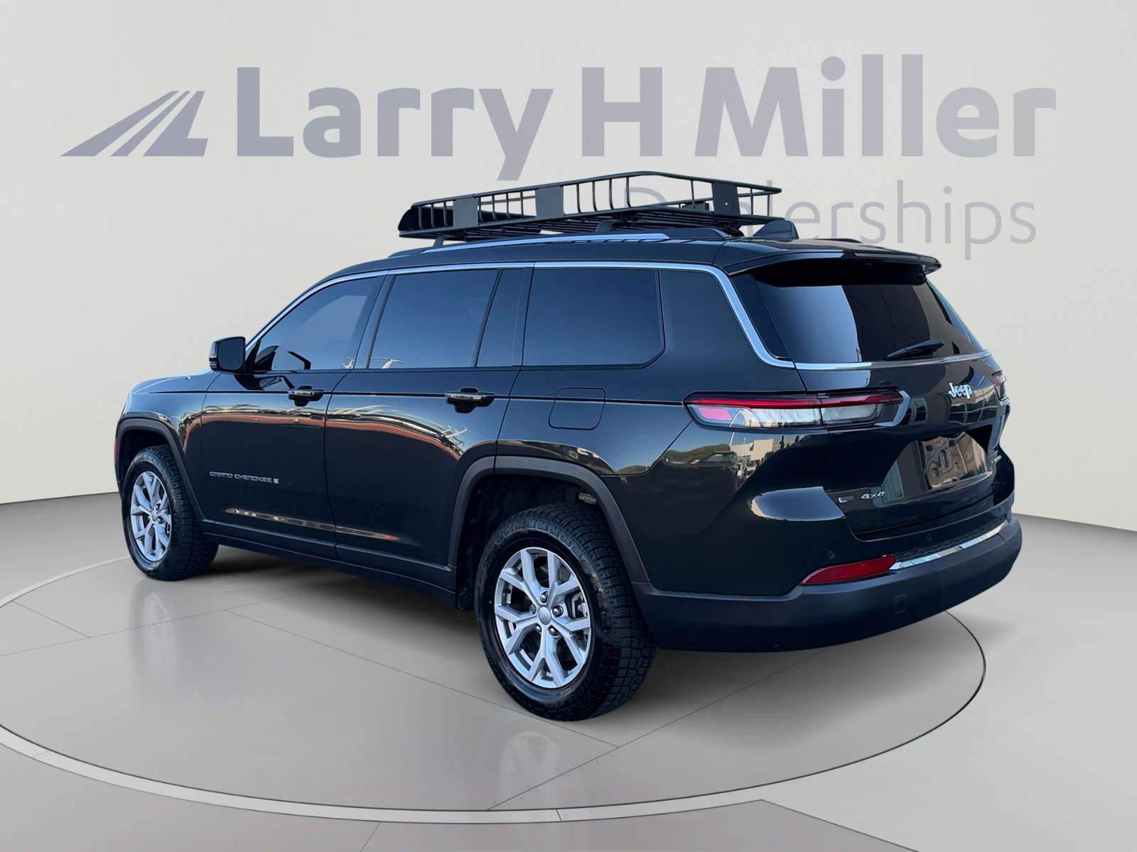 Used 2022 Jeep Grand Cherokee L Limited AWD/4WD image 3