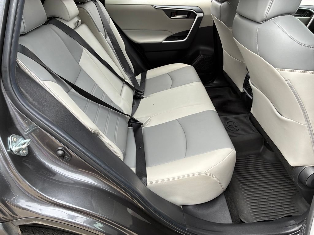 Used 2021 Toyota RAV4 XLE Premium FWD image 18
