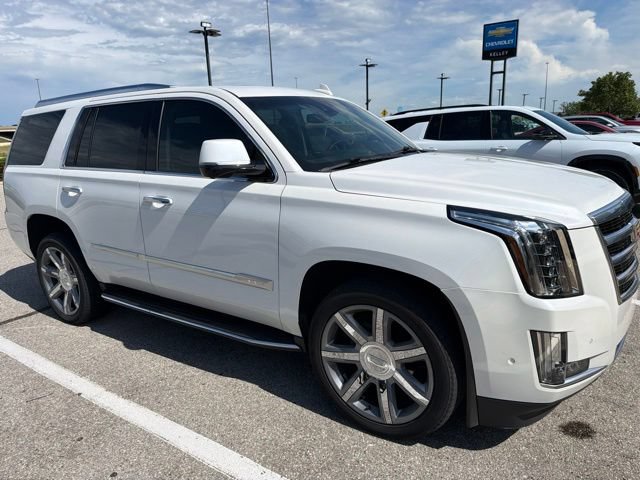 Used 2019 Cadillac Escalade Luxury AWD/4WD image 2