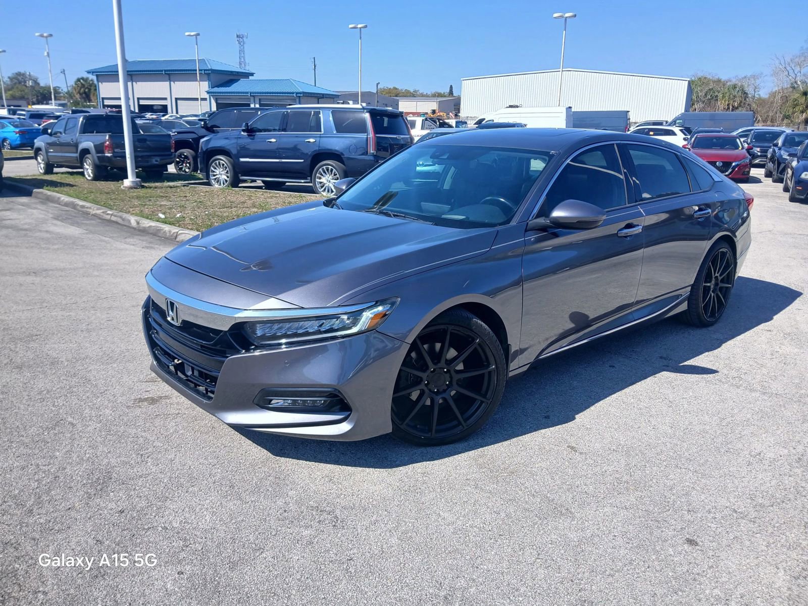 Used 2018 Honda Accord Touring image 2