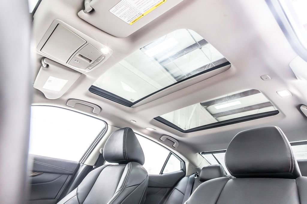 Used 2018 Nissan Maxima Platinum image 16