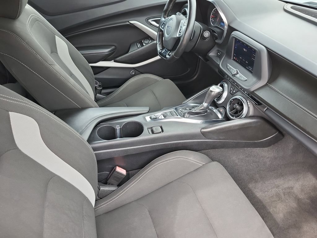 Used 2020 Chevrolet Camaro LT RWD image 15
