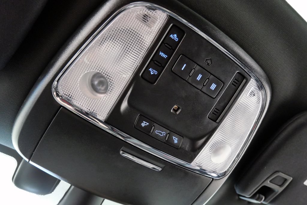 Used 2018 Dodge Durango R/T w/ Technology Group RWD image 36
