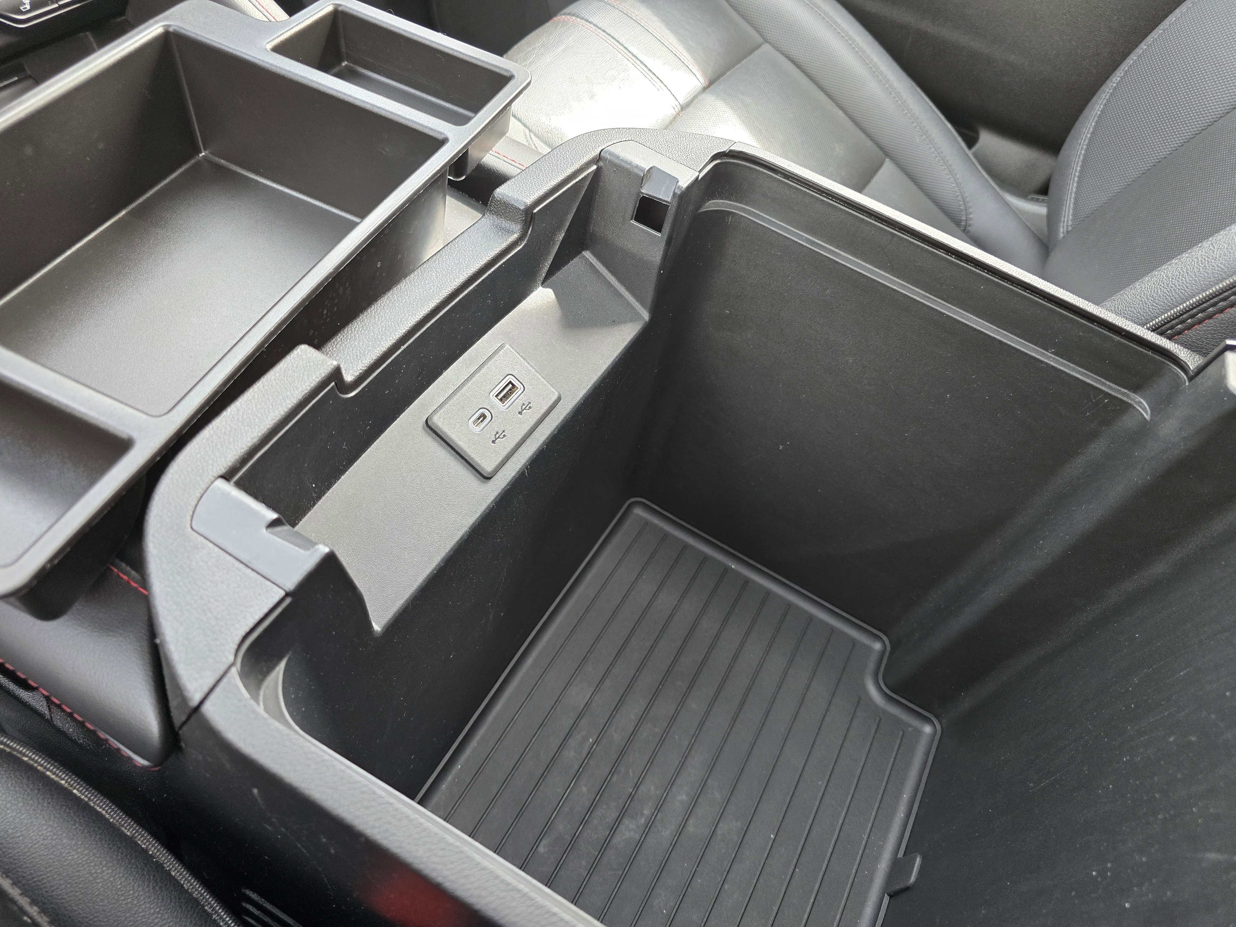 Used 2023 Chevrolet Suburban RST w/ Sport Performance Package image 34