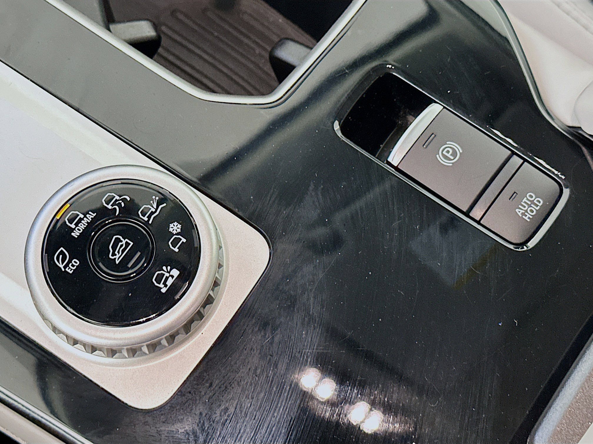 Used 2025 Mitsubishi Outlander SE image 26