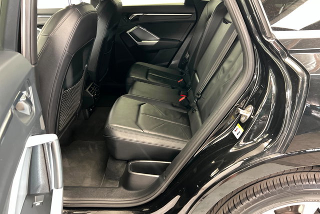 Used 2025 Audi Q3 2.0T Premium image 21