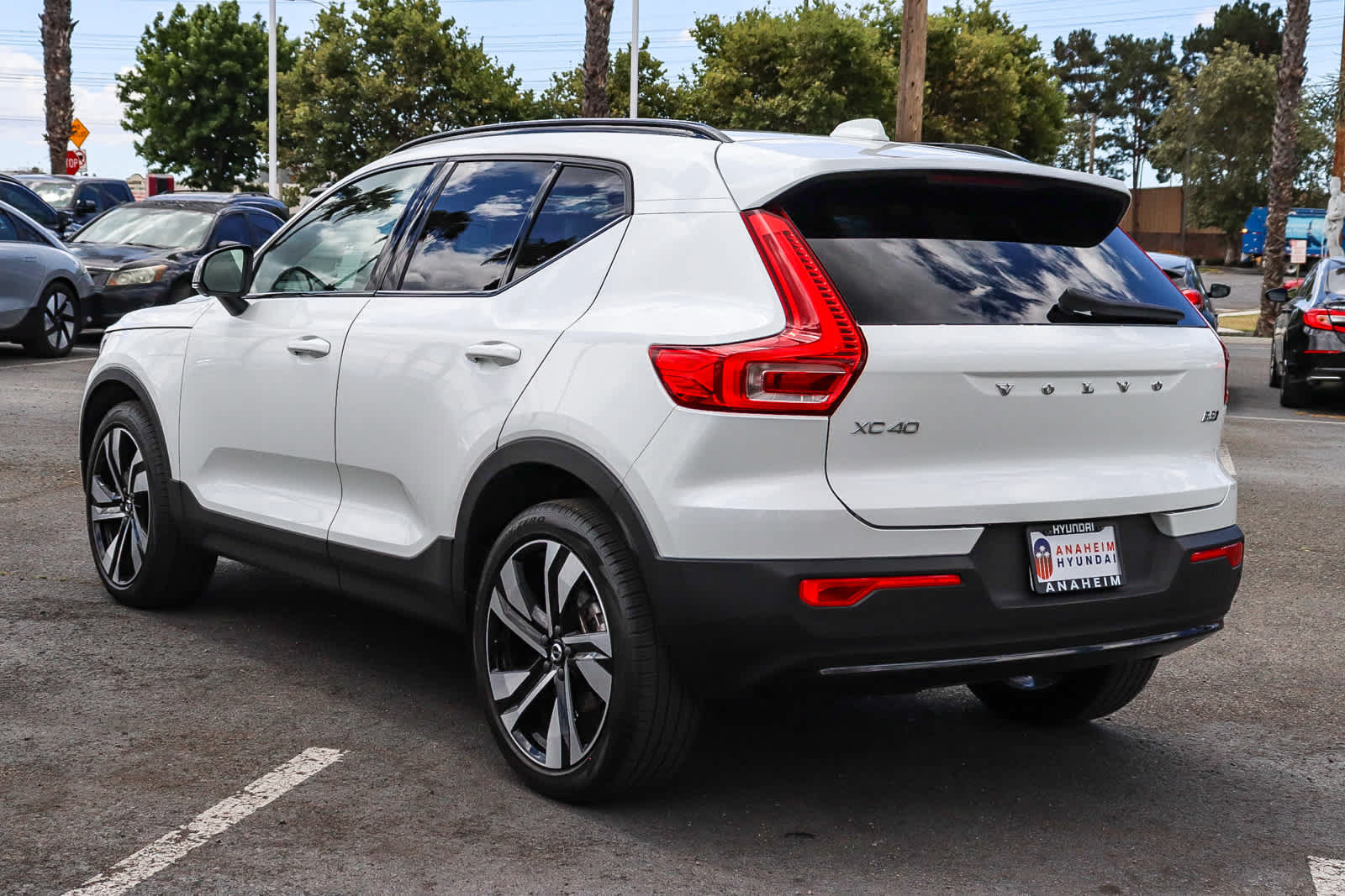 Used 2023 Volvo XC40 B5 Ultimate AWD/4WD image 9
