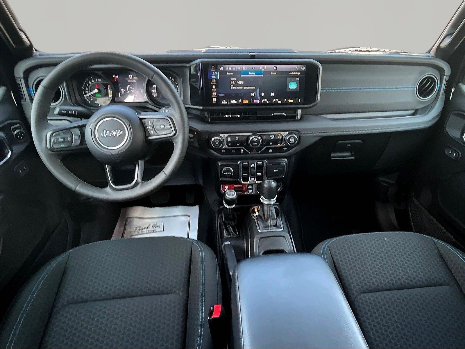 Used 2025 Jeep Wrangler Unlimited Rubicon 4xe w/ Convenience Group AWD/4WD image 7