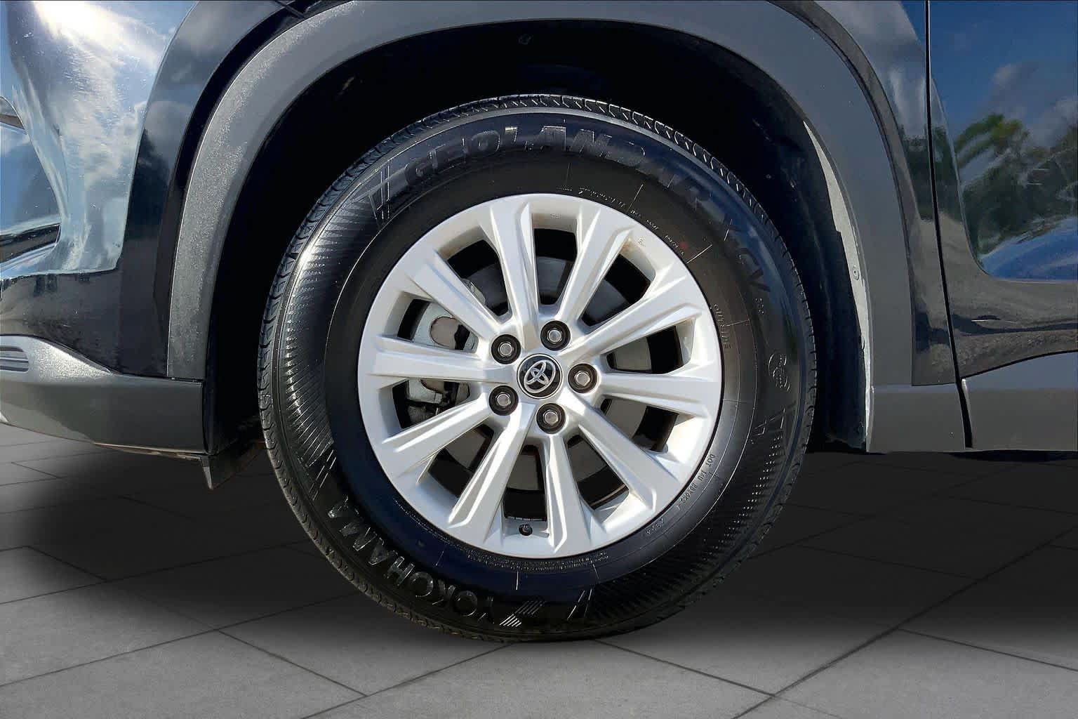 Used 2025 Toyota Grand Highlander AWD image 11