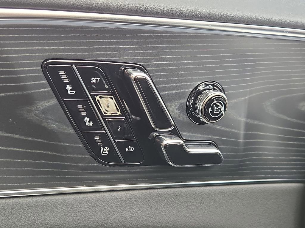 New 2026 Cadillac Lyriq Premium Luxury w/ LPO, Floor Liner Package AWD/4WD image 20