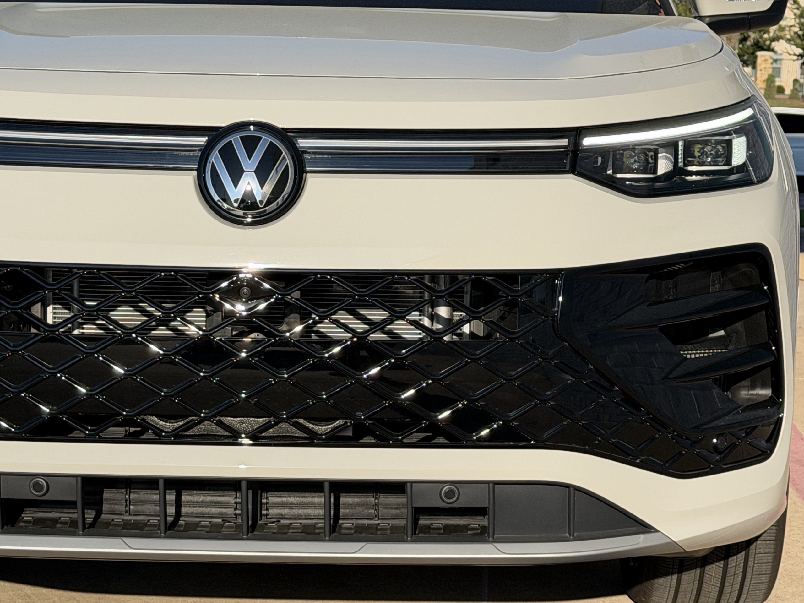 New 2026 Volkswagen Tiguan SEL R-Line AWD/4WD image 10