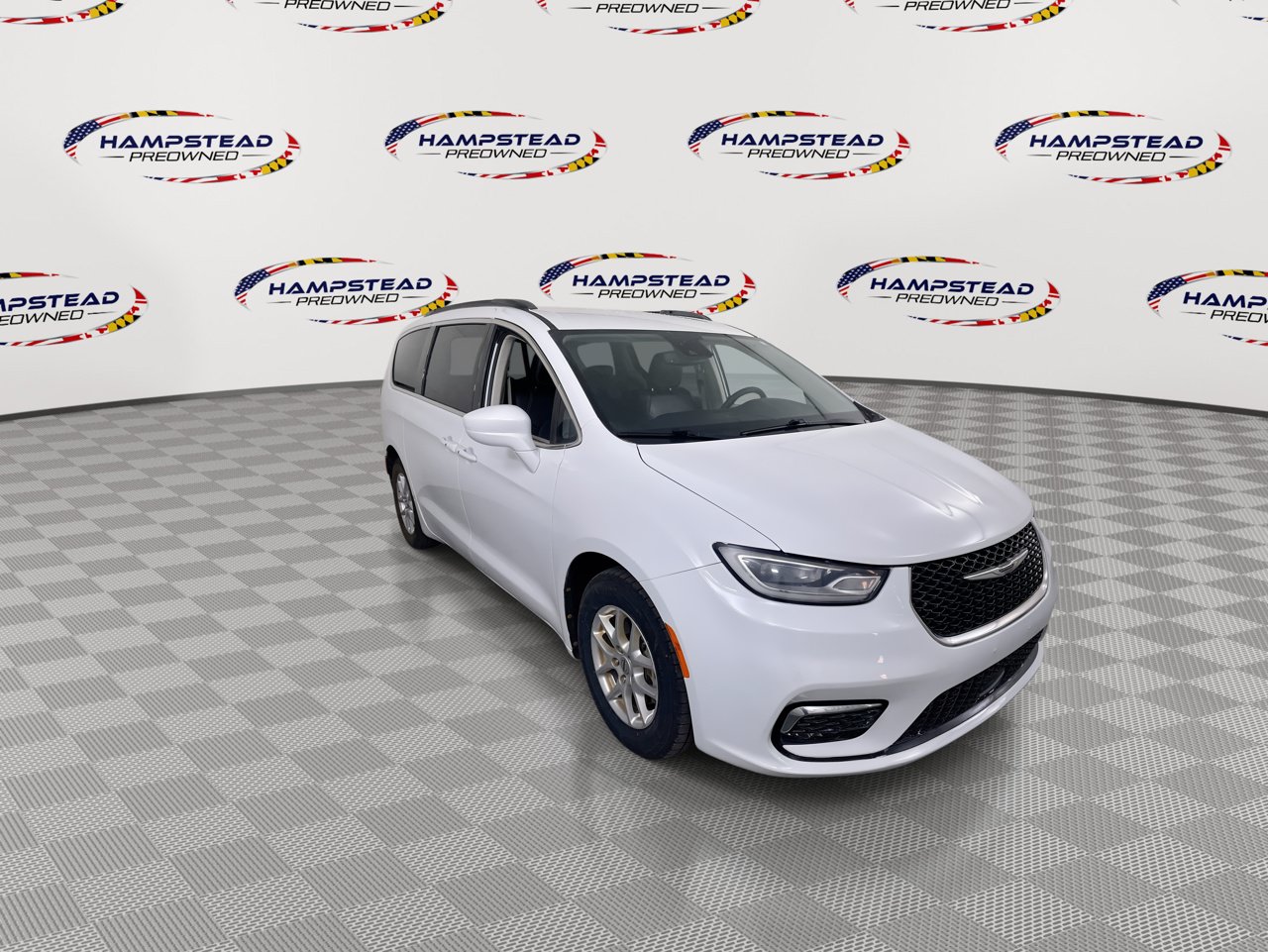 Used 2022 Chrysler Pacifica Touring-L FWD image 2