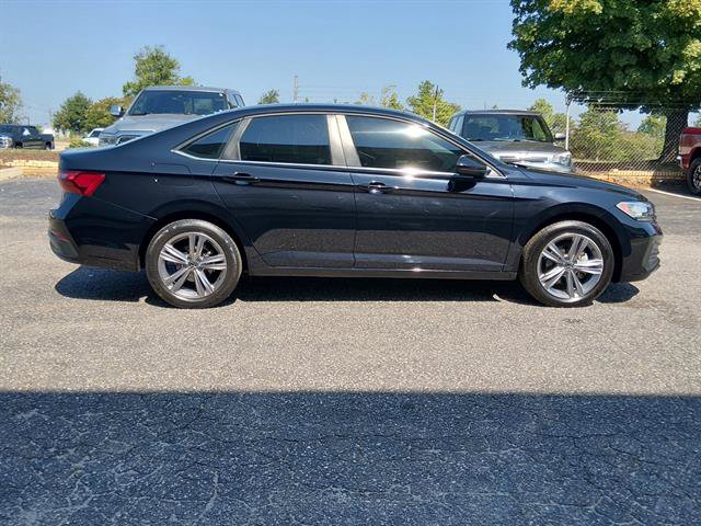 Used 2023 Volkswagen Jetta SE FWD image 2