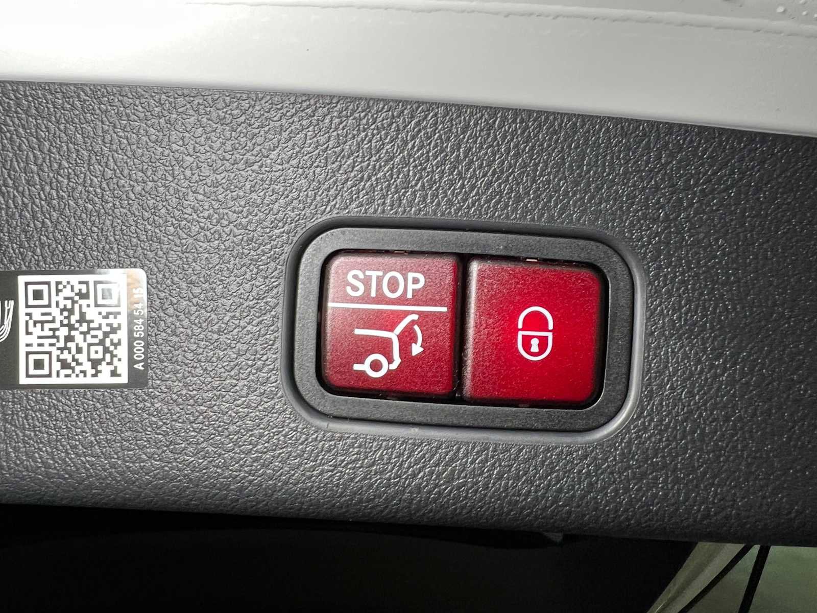 Used 2025 Mercedes-Benz GLC 300 4MATIC image 15