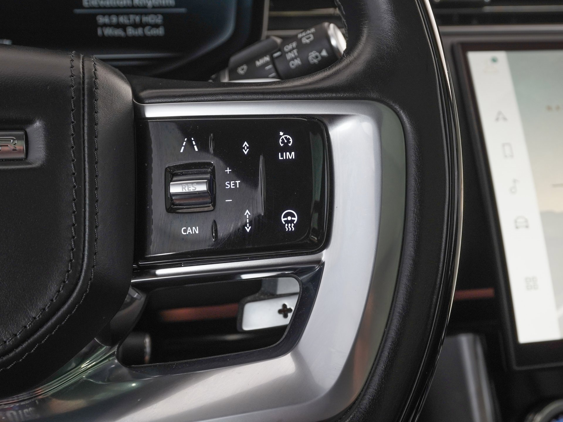 Used 2023 Land Rover Range Rover SE image 22