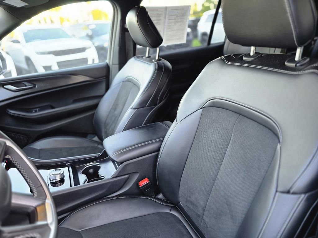 Used 2025 Jeep Grand Cherokee L Altitude image 20