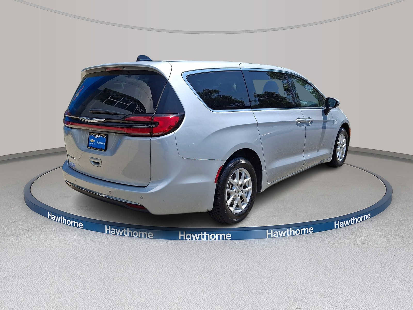 Used 2023 Chrysler Pacifica Touring-L FWD image 6