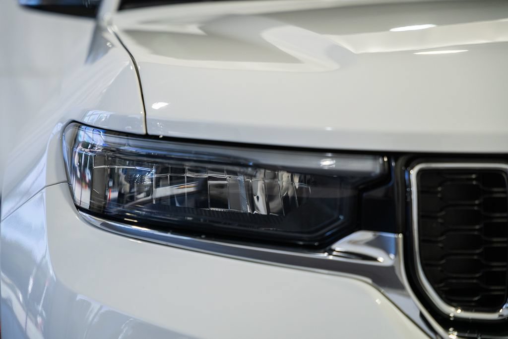 Certified 2023 Jeep Grand Cherokee Limited AWD/4WD image 13