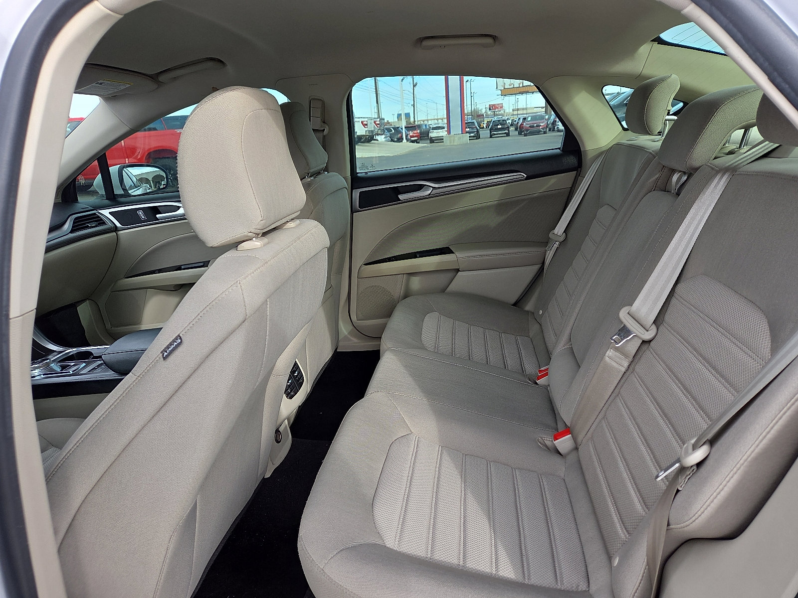 Used 2020 Ford Fusion SE image 8