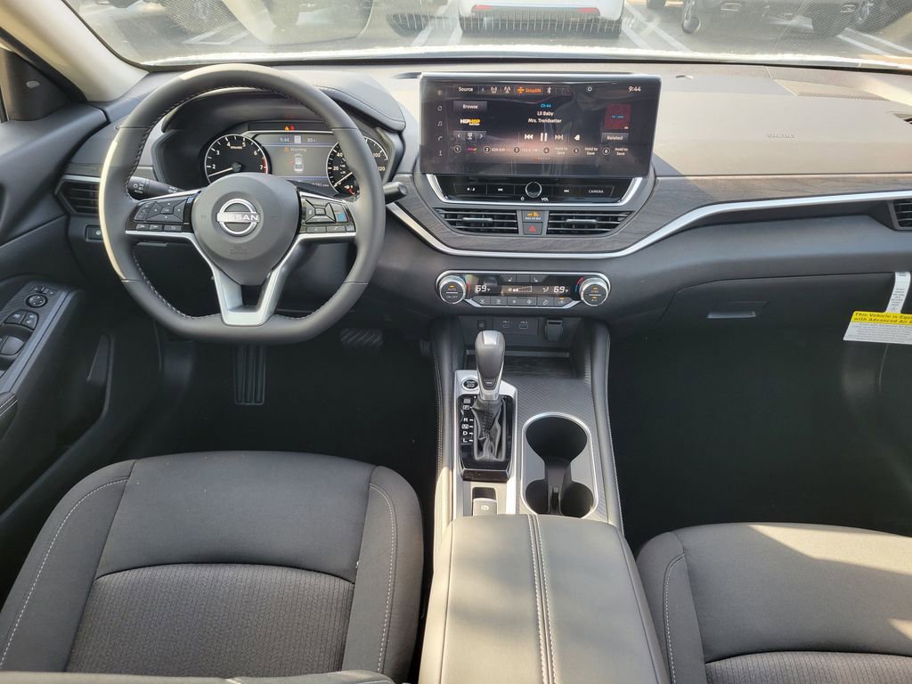 Used 2025 Nissan Altima 2.5 SV w/ SV Premium Package FWD image 10