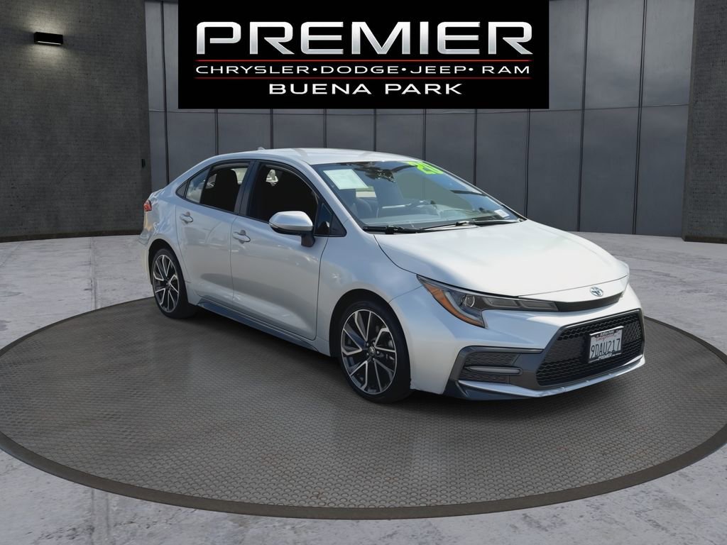 Used 2020 Toyota Corolla SE FWD image 2