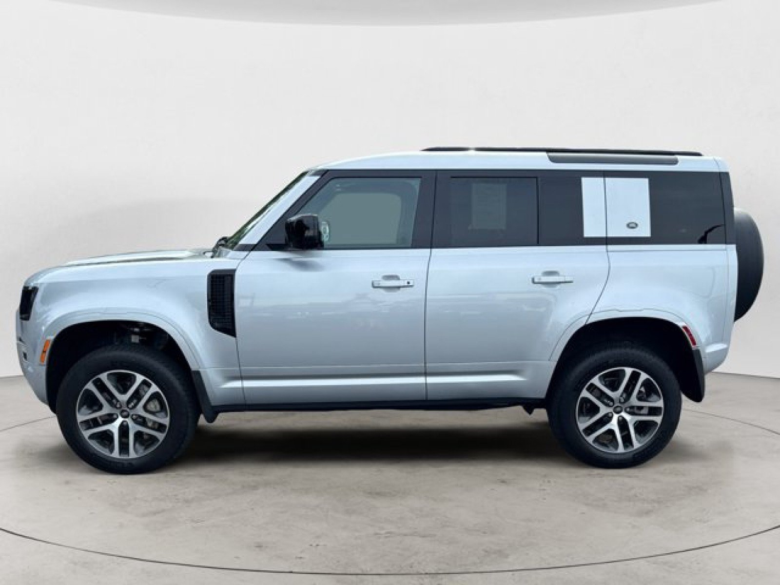 Certified 2022 Land Rover Defender 110 XS Edition AWD/4WD image 7