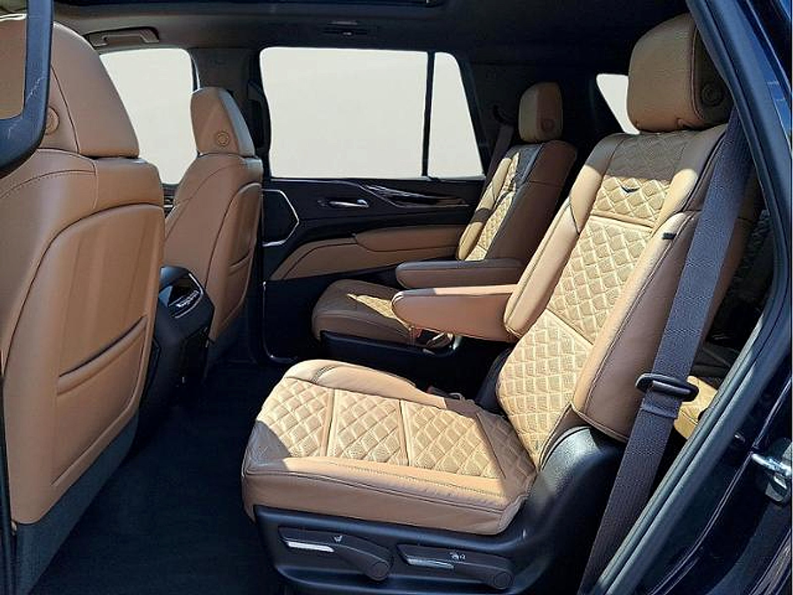 Used 2023 Cadillac Escalade Premium Luxury w/ Performance Package AWD/4WD image 11