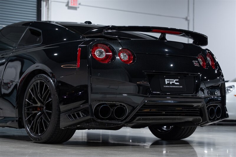 Used 2021 Nissan GT-R Premium AWD/4WD image 14