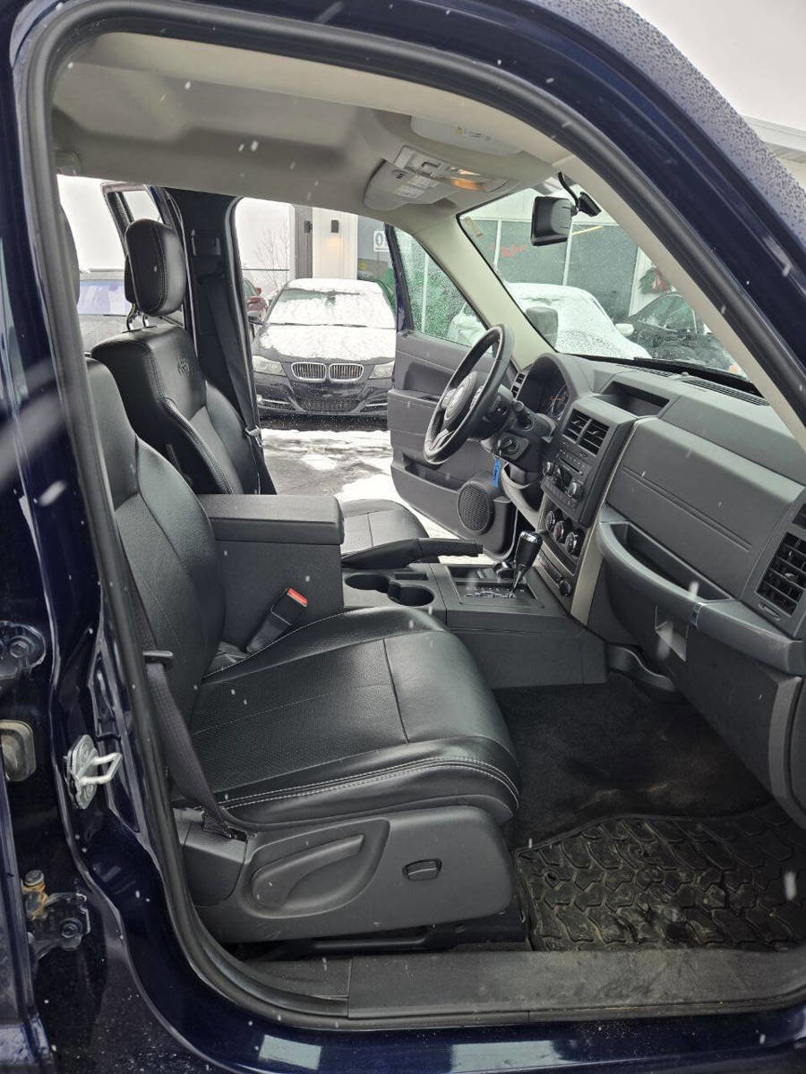 Used 2012 Jeep Liberty Sport image 17