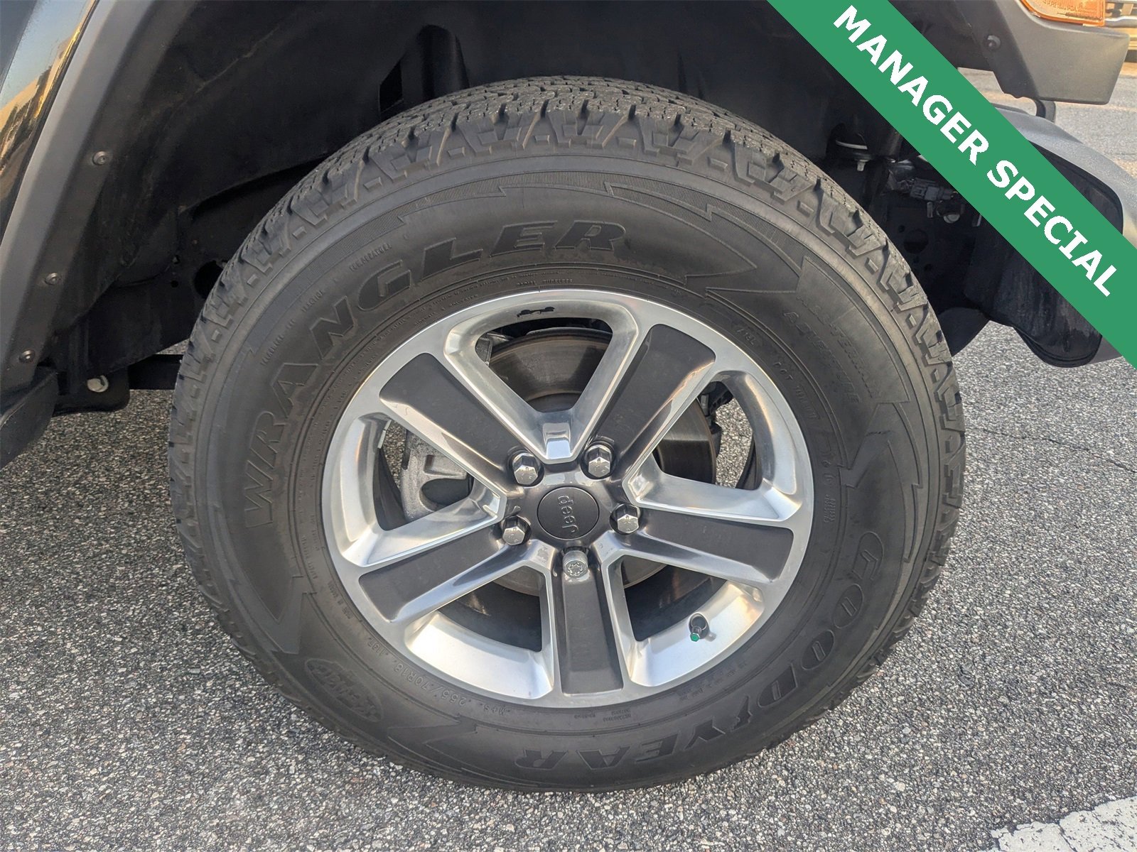 Used 2020 Jeep Wrangler Unlimited Sahara image 11