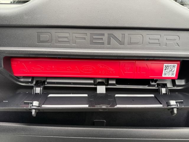 Used 2025 Land Rover Defender 110 S image 40