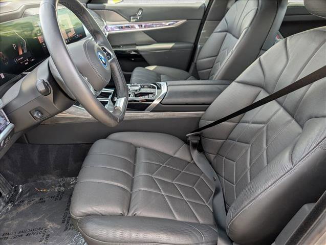 Used 2025 BMW i7 eDrive50 w/ Premium Package RWD image 17