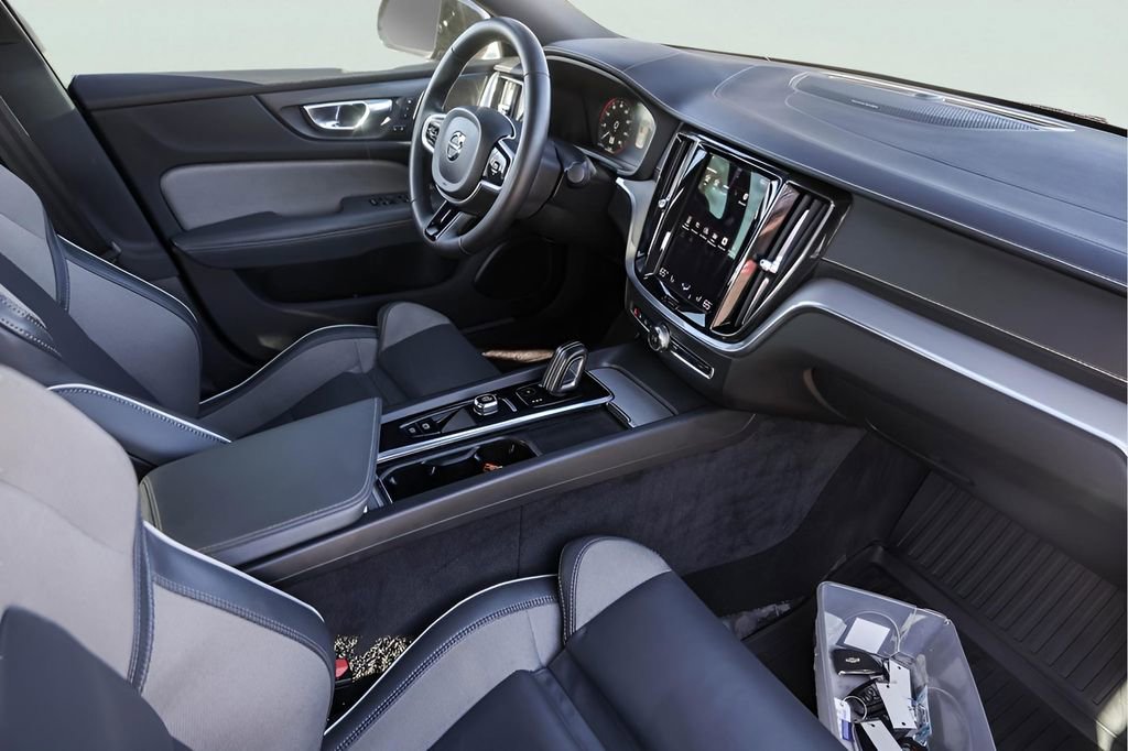 Used 2022 Volvo S60 B5 R-Design w/ Climate Package image 33