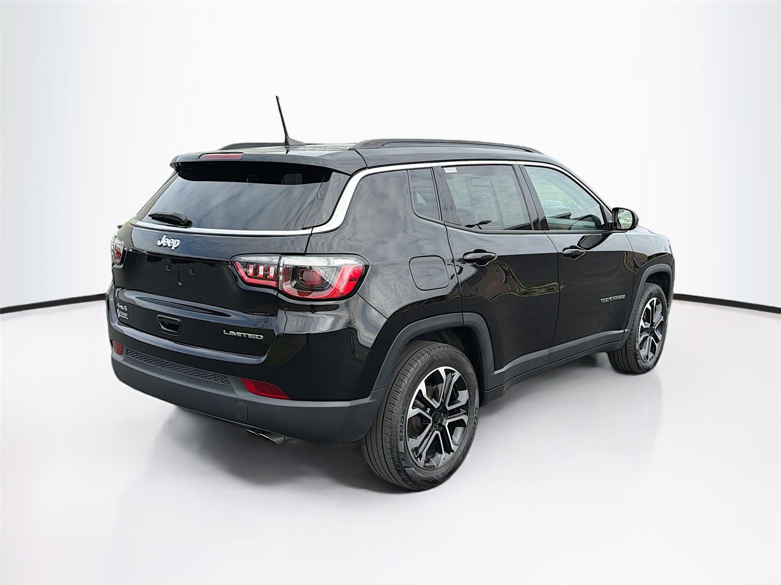 Used 2022 Jeep Compass Limited image 7