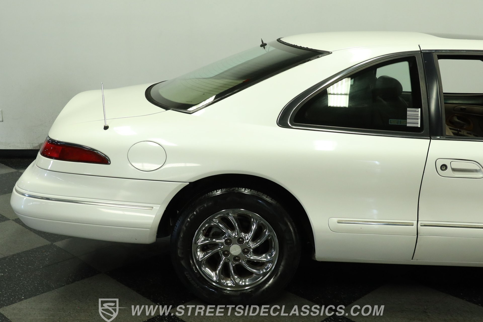 Used 1993 Lincoln Mark VIII RWD image 28