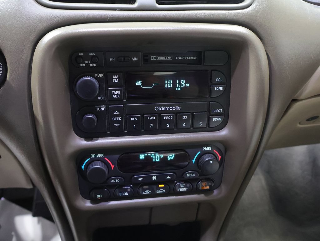 Used 2000 Oldsmobile Intrigue GL FWD image 24